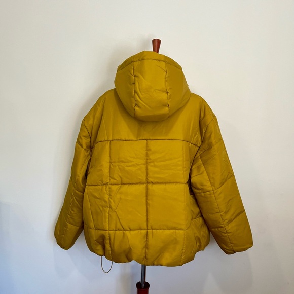 NWT $140 Sportswear Therma-Fit Hooded Puffer Jacket Women’s Plus 2X Gold - Picture 2 of 7